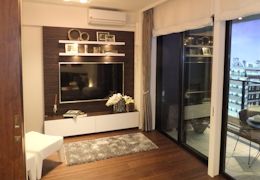 大勢で見るテレビ 写真